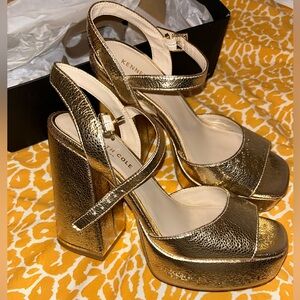 Gorgeous Gold Kenneth Cole Heels